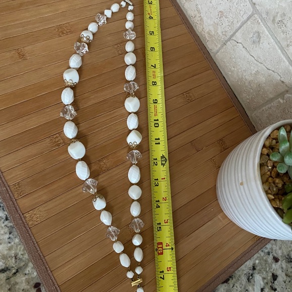 VINTAGE LUCITE ACRYLIC NECKLACE WITH EARRINGS - Picture 15 of 15